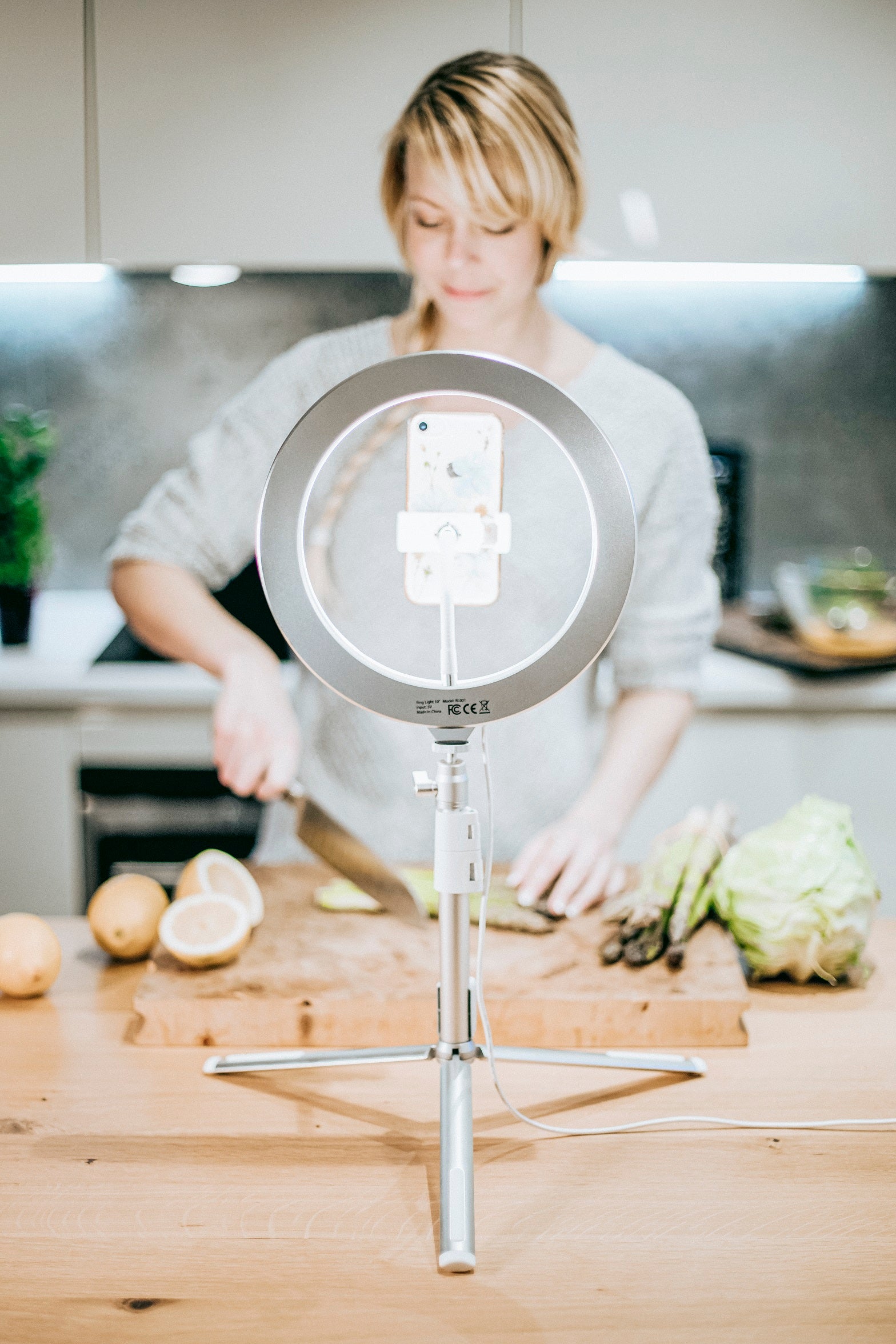 Kodak 10" LED Ring Light for Phones, Small DSLR and Actioncams