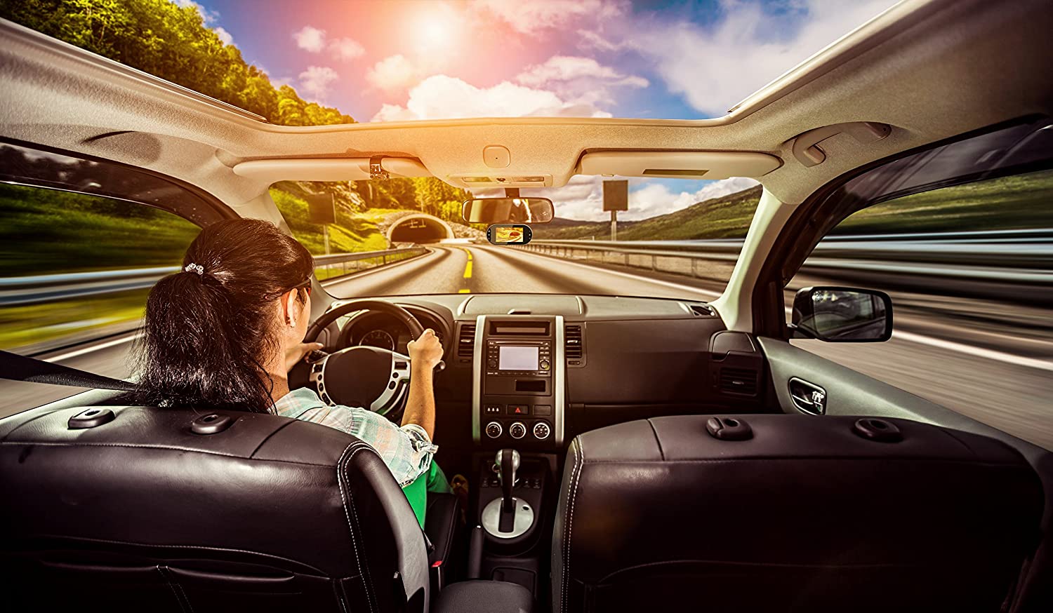 Motorola MDC100 Dash Cam Full HD (1080p) with Night Vision and Automatic Collision Detection