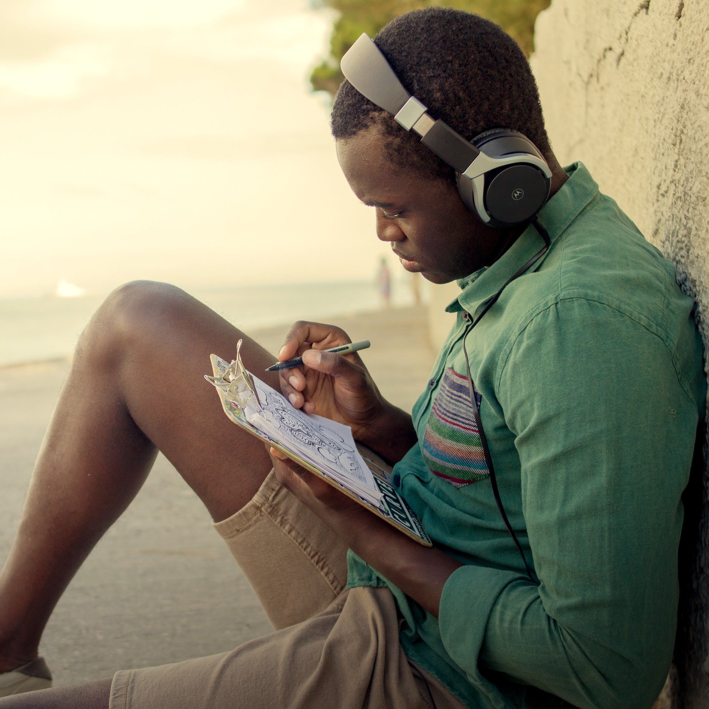 Motorola MOTO XT200 Wired Over Ear Headphones