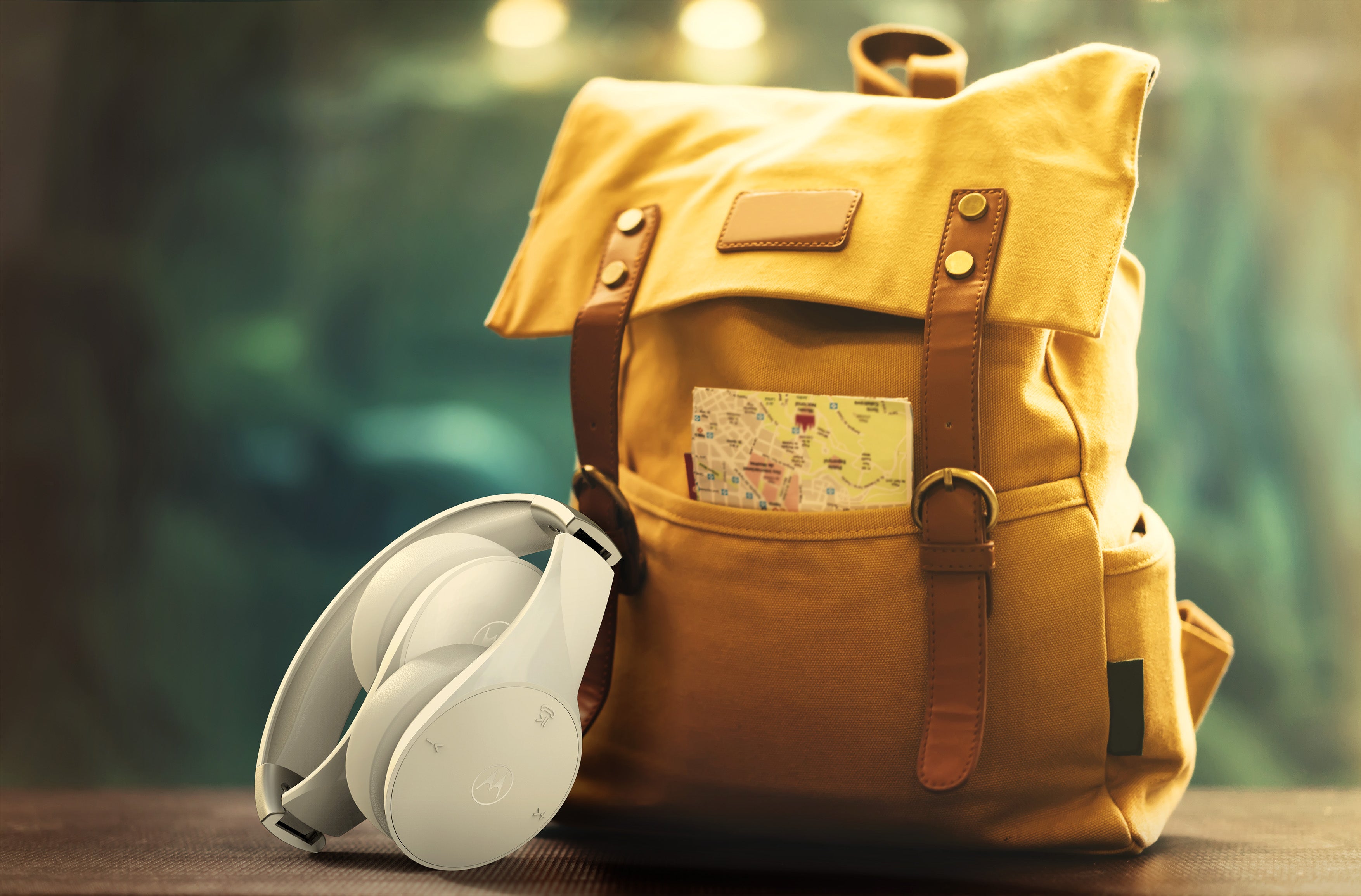 Motorola MOTO XT500+, Stylish Wireless Over-Ear Headphones with Passive Noise Isolation and Powerful Bass